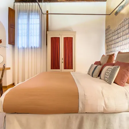 The Tornabuoni Palace By San Collection * Florença