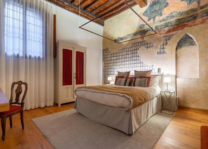 The Tornabuoni Palace By San Collection *
